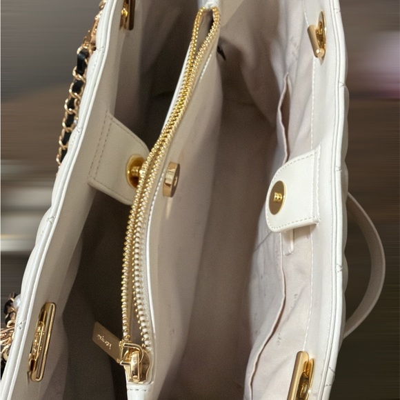 Kate Spade Quilted Cream Shoulder Bag with Black Bow - Picture 3 of 4